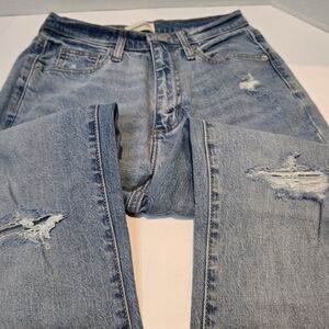 Universal Thread 90s High Rise Slim Distressed Jeans